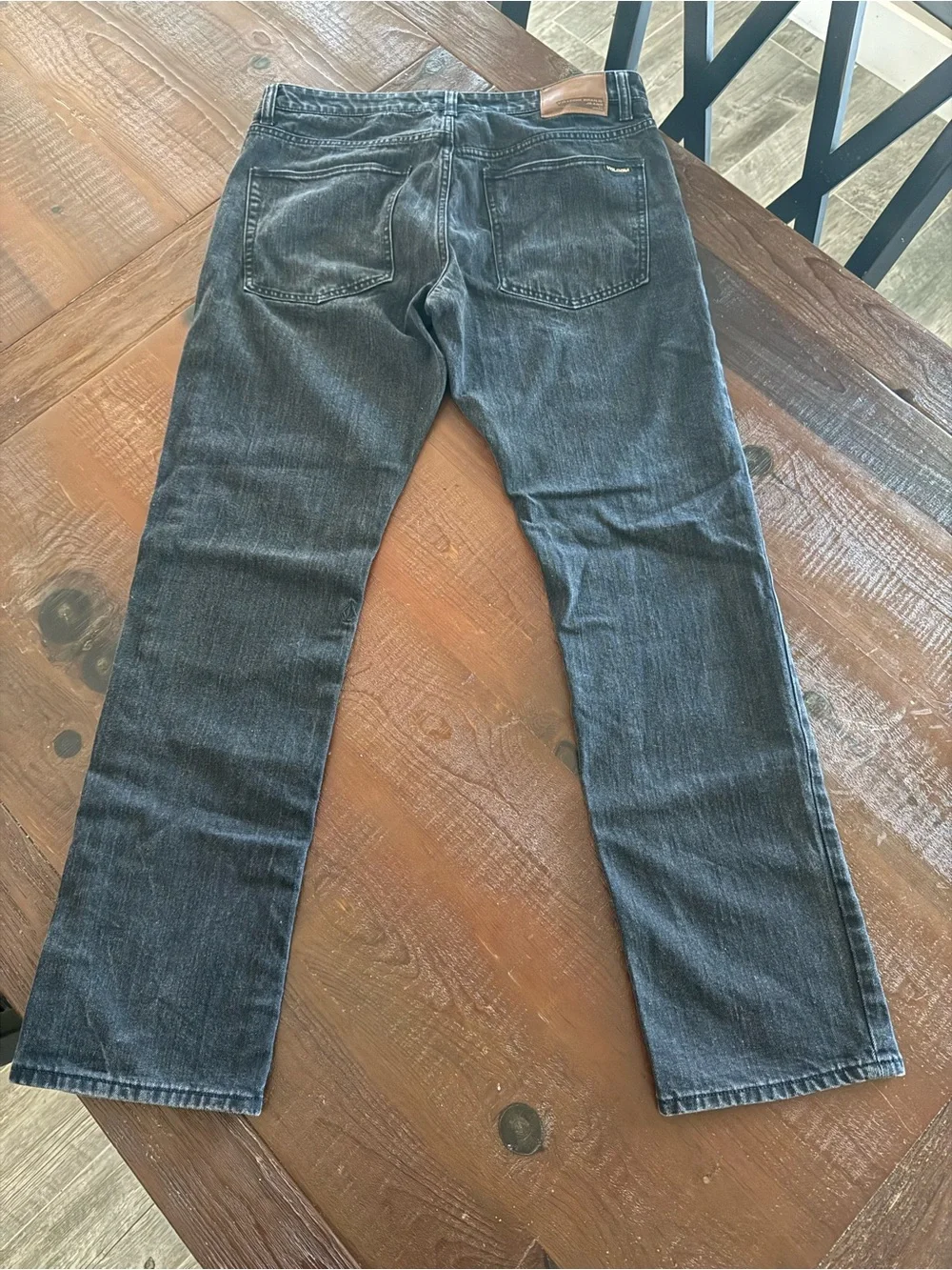 Volcom Solver Men’s Black Dark Wash Straight Fit Denim Jean size 34